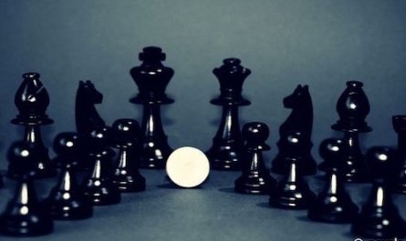 schwarze Schachfiguren