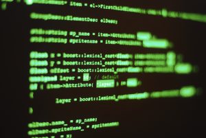 Foto eines Computerbildschirms mit Programmcode in klassischer Hackerfarbe. Geringe Schärfentiefe stellt das Wort „lexical“ in den Fokus