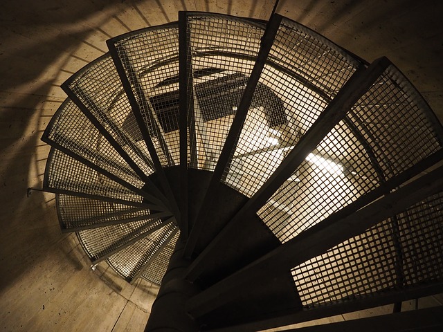 Wendeltreppe abwärts